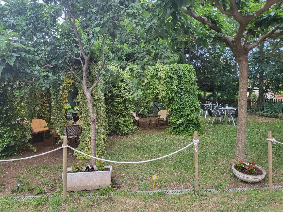 Alberg Restaurant Bellavista Santa Pau Ngoại thất bức ảnh